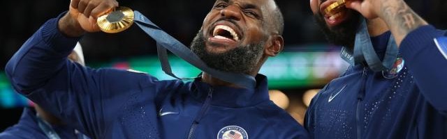 开云-詹眉出色表现倒逼管理层，湖人要浪费夺冠窗口吗？