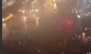 开云体育入口-欣喜若狂，民主刚果球迷深夜庆祝球队时隔52年重返世界杯正赛