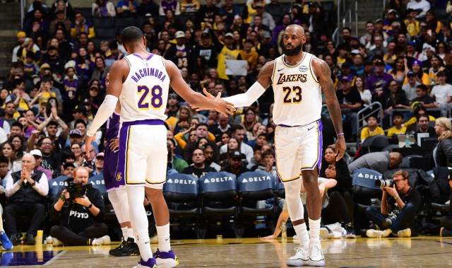 湖人官方：詹姆斯今日大概率出战雄鹿 八村塁将继续缺阵